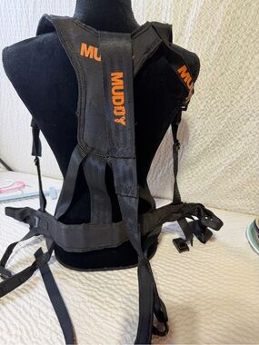 MUDDY Black Orange Logo Harness for hunting